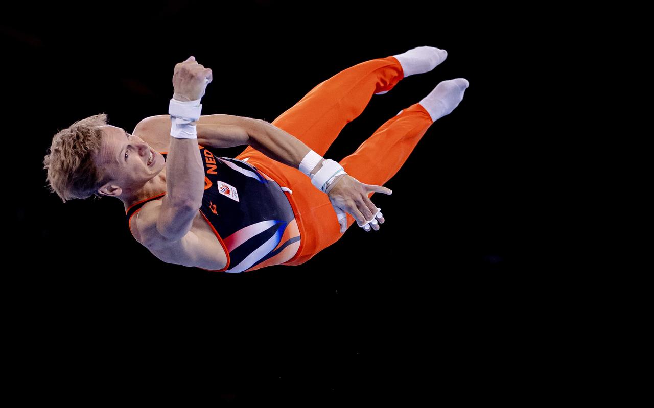 Epke Zonderland in zijn laatste vliegshow ooit. Epke Zonderland in zijn laatste vliegshow ooit.