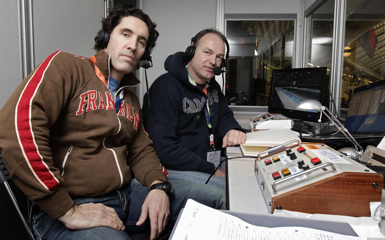 NOS-commentatoren Martin Hersman en Herbert Dijkstra (R) in 2010.