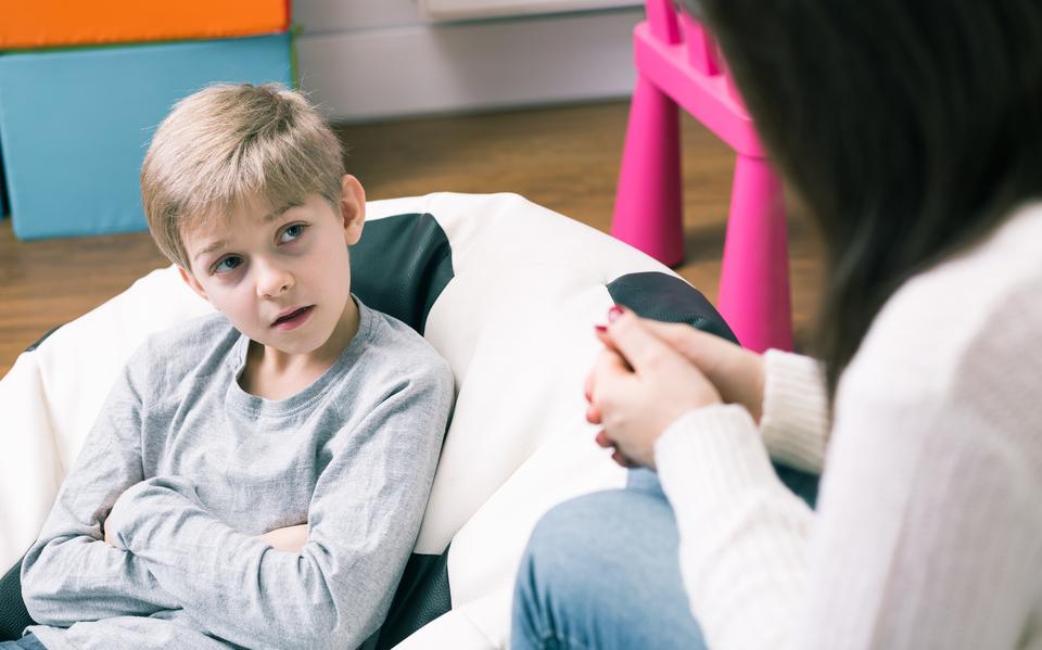 Als je maar blijft praten kan dat soms averechts werken met kinderen. Dan komt de boodschap niet meer binnen.