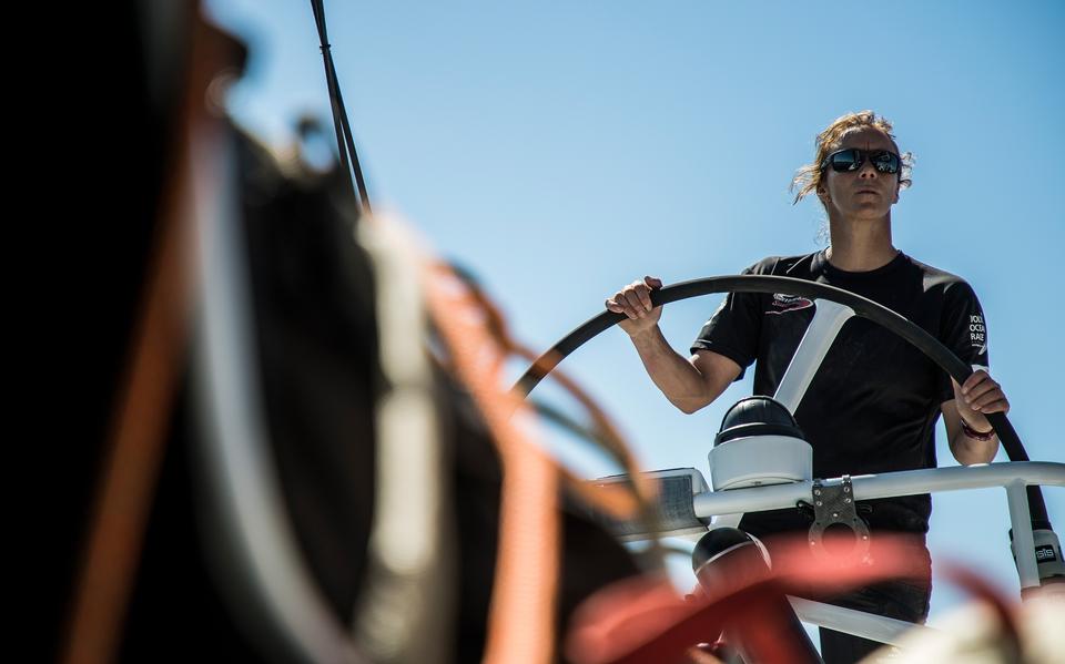 Annemieke Bes tijdens de Volvo Ocean Race van 2017-2018.