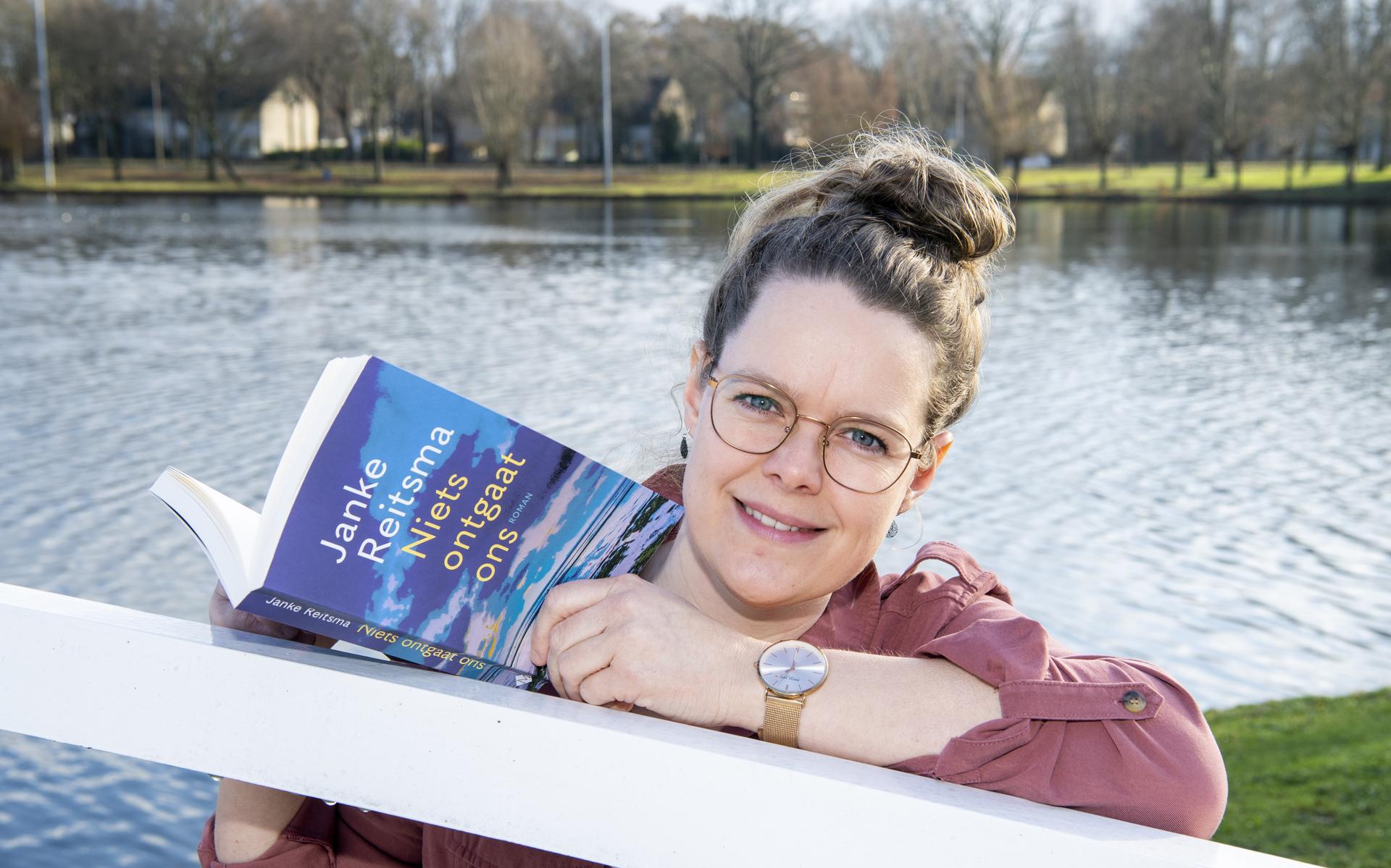 Gezin in de knel aan de Waddenzee. Debuut 'Niets ontgaat ons' van