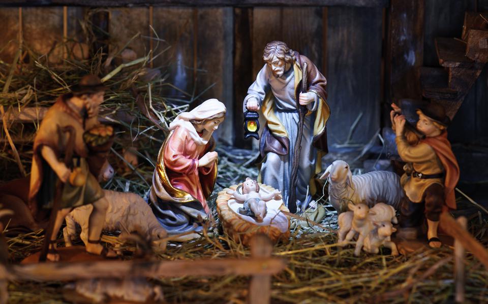 Hoewel we danig selectief zijn bij het kiezen van gasten die met de feestdagen bij ons thuis mogen aanschuiven, vinden we het vanzelfsprekend dat Jozef, Maria en hun kindje Jezus eind december bij ons intrekken.