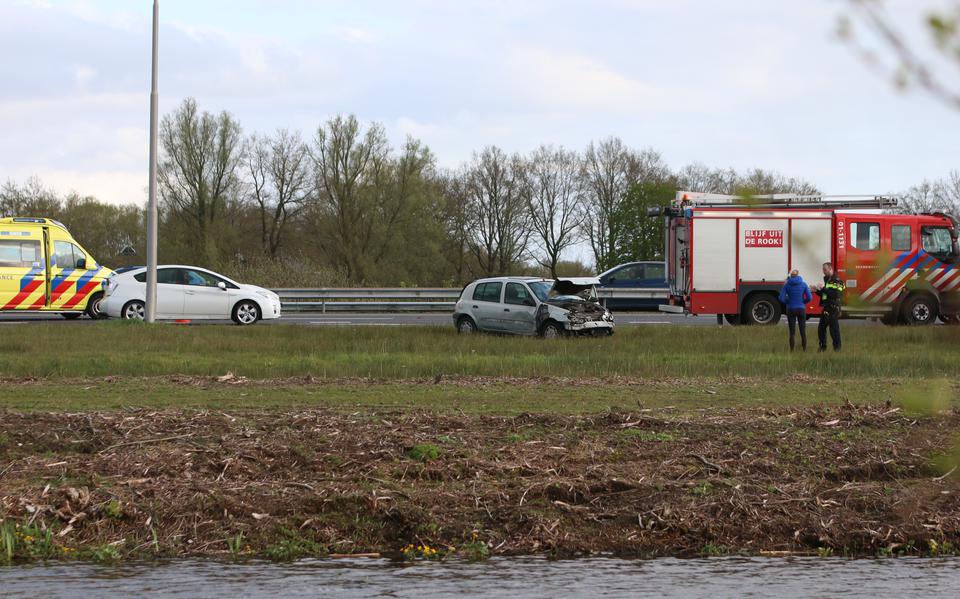 Man uit Harkstede naar ziekenhuis na ongeluk met meerdere autos op A7 bij Drachten.