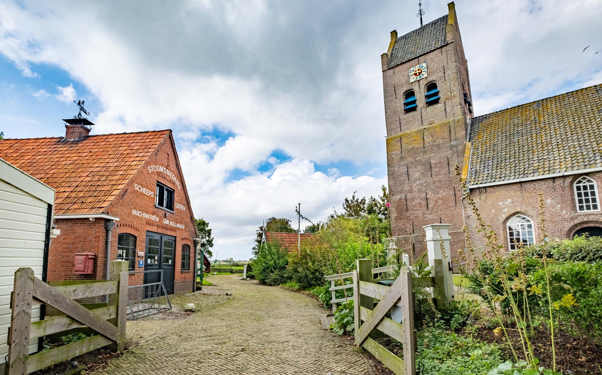 Altijd al je eigen dorp willen hebben? Het kan in Allingawier, waar het museumdorp te koop staat