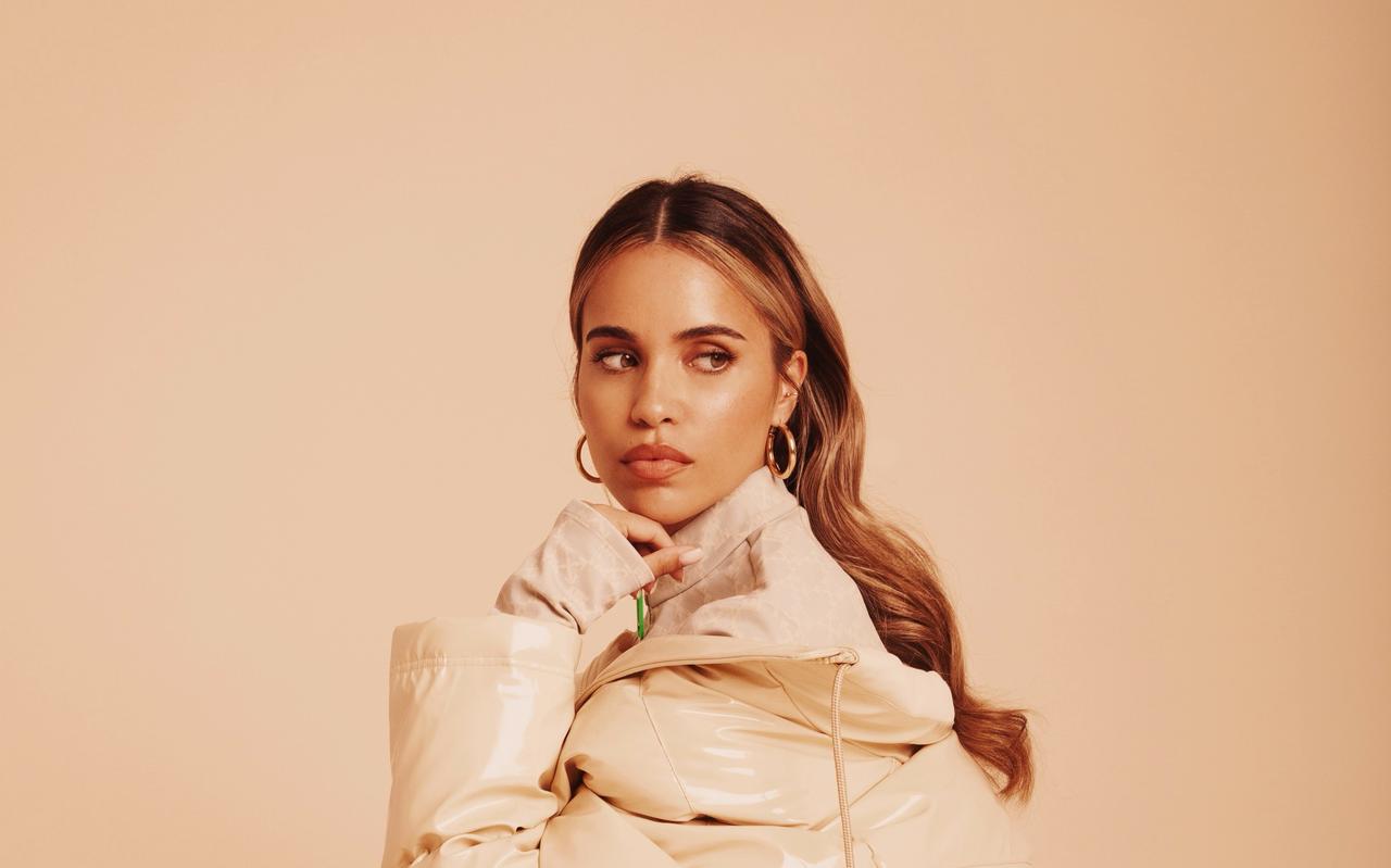 Zoë Tauran. ,,Mijn eigen leven is niet zo spannend, dat zouden best saaie liedjes worden." Zoë Tauran. ,,Mijn eigen leven is niet zo spannend, dat zouden best saaie liedjes worden."