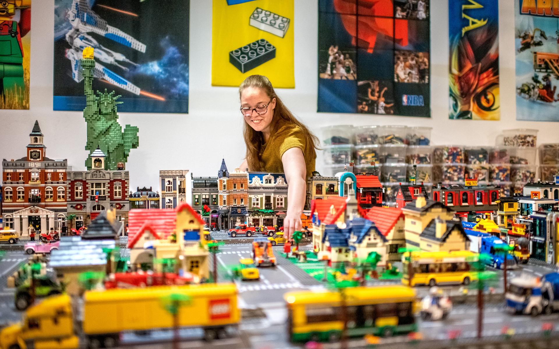 Lego bestaat woensdag 90 jaar: Mariëlle Hoexum (24) uit Drogeham is nog lang niet uitgelegood. 'Ik d