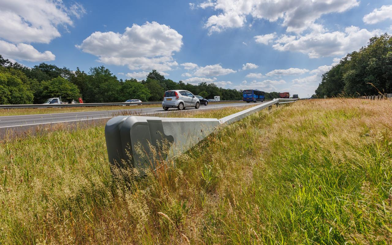 De nieuwe vangrail, hier op de A7 bij de afslag Beetsterzwaag. De nieuwe vangrail, hier op de A7 bij de afslag Beetsterzwaag.
