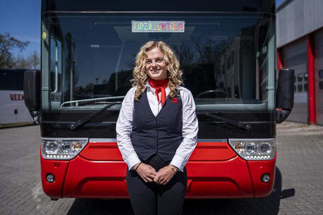 Vloggende buschauffeur Tirza uit Leeuwarden maakt kans op een Televizierring