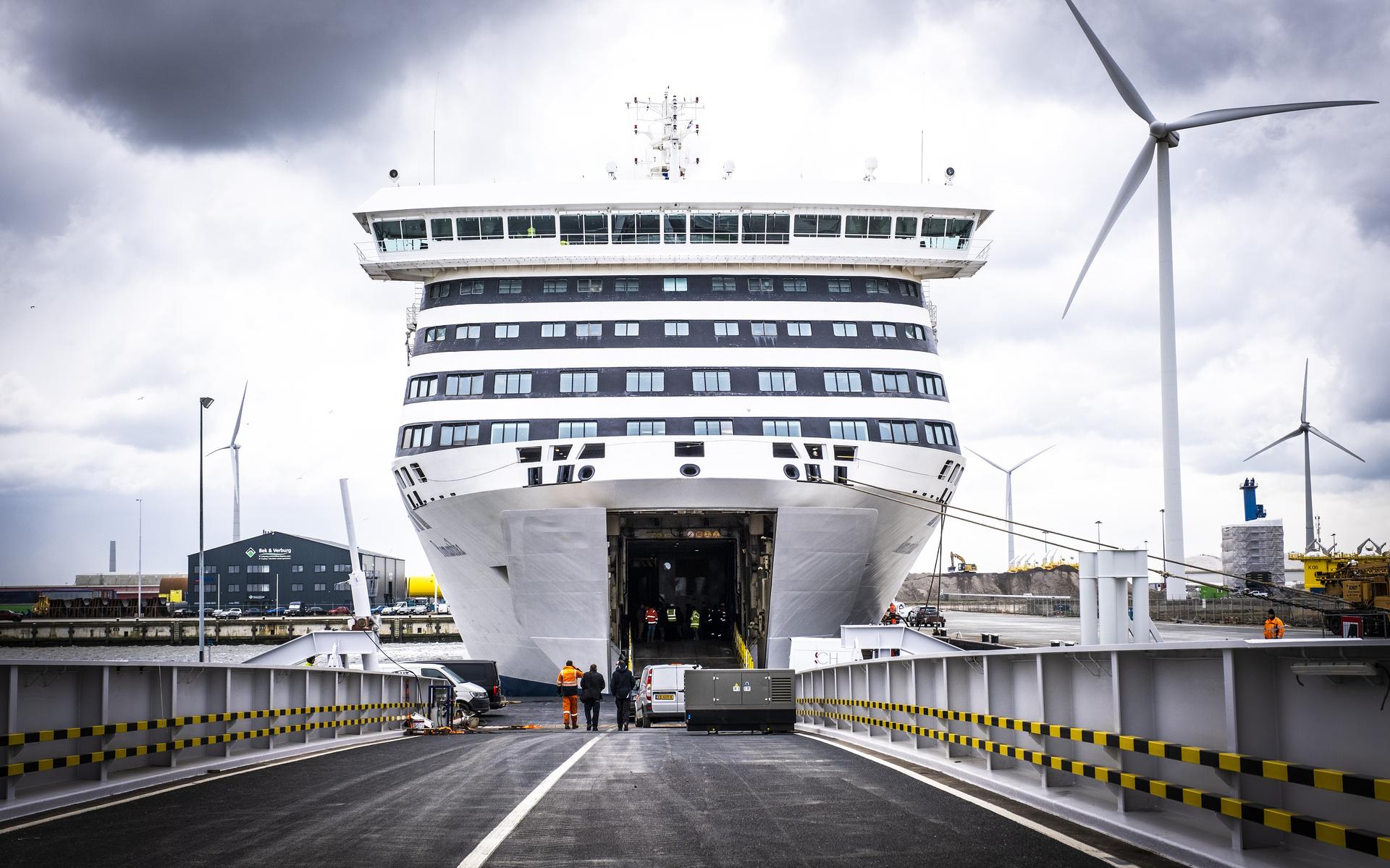 Mijlpaal voor nieuwe veerdienst EemshavenKristiansand 100.000ste passagier boekt overtocht met