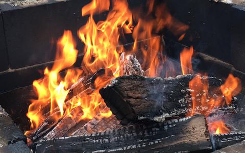 Vuurkorven en barbecues veroorzaken voor longpatiënten minstens zoveel luchthinder als openhaard en houtkachel. 