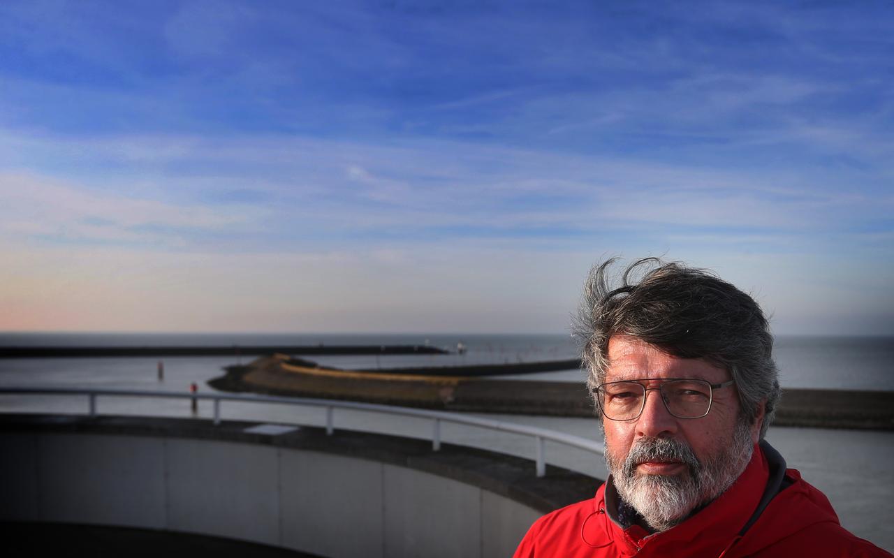 Het Waddengebied is er op vooruitgegaan in de tijd dat Hans Revier werkte voor de Waddenvereniging. Maar er is ook veel dat nog niet goed gaat, waarschuwt hij. ,,We weten veel te weinig van de onderliggende situatie.'' Het Waddengebied is er op vooruitgegaan in de tijd dat Hans Revier werkte voor de Waddenvereniging. Maar er is ook veel dat nog niet goed gaat, waarschuwt hij. ,,We weten veel te weinig van de onderliggende situatie.''