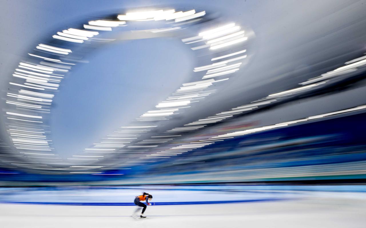 Femke Kok van TeamNL tijdens de training op de olympische baan in Beijing, vijf dagen voor de officiele start van de Olympische Winterspelen 2022.