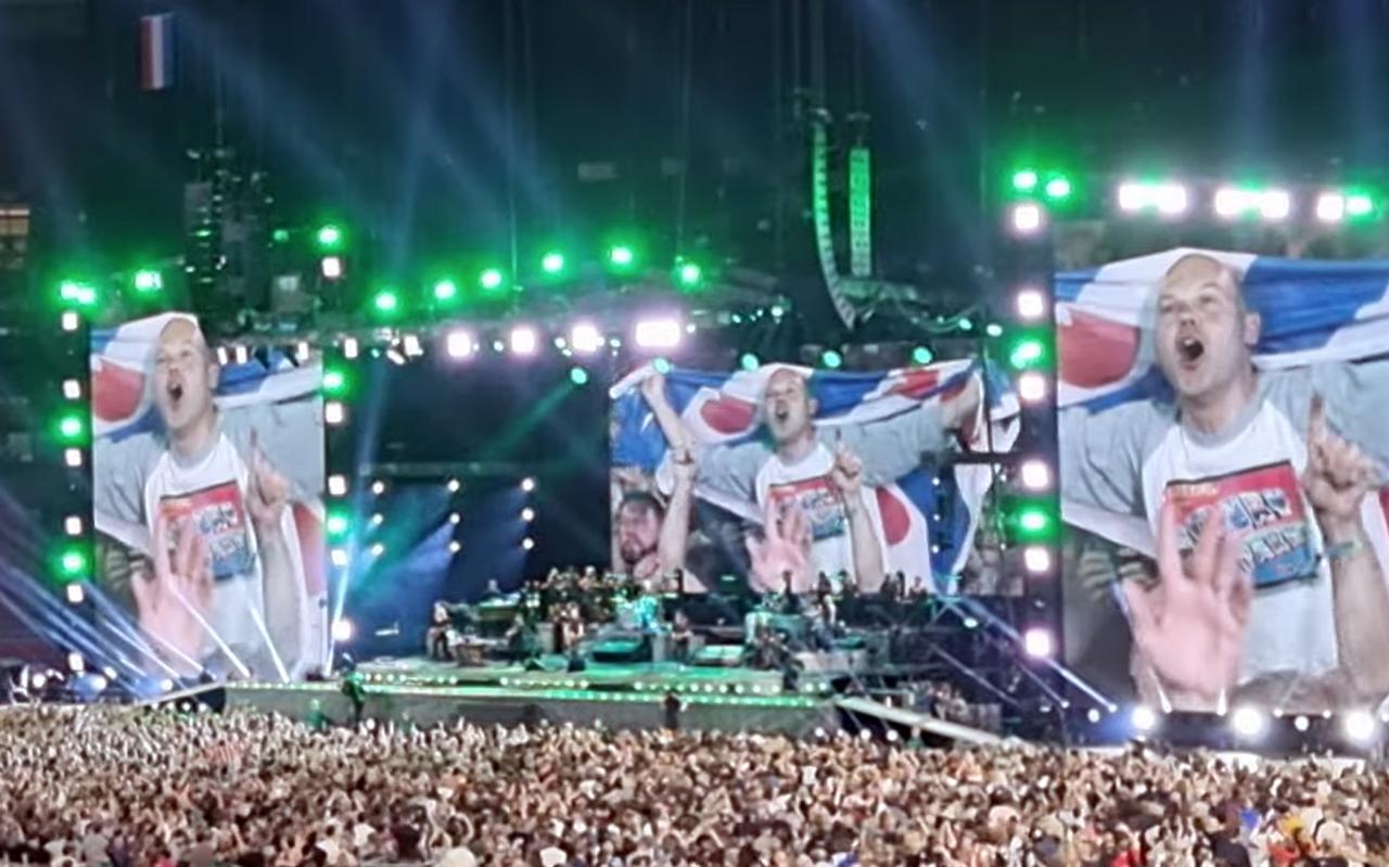 Tijdens Born in the USA ging er, voor iedereen zichtbaar, een Friese vlag omhoog Tijdens Born in the USA ging er, voor iedereen zichtbaar, een Friese vlag omhoog