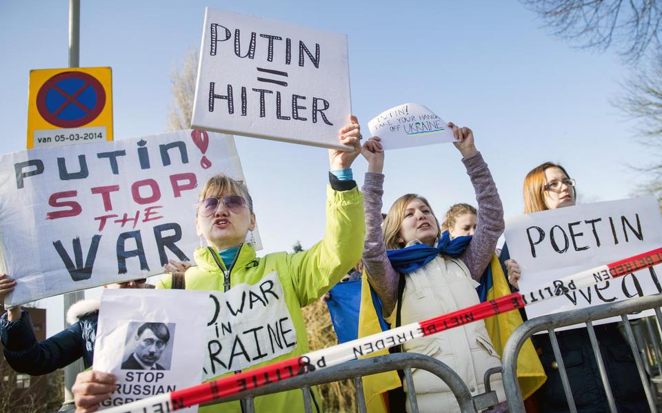  ‘Poetin leek evenals Hitler - met zijn dringende behoefte aan Lebensraum  - volledig klem te zitten alvorens hij letterlijk en figuurlijk ‘over de grens’ ging.’ Foto: ANP
