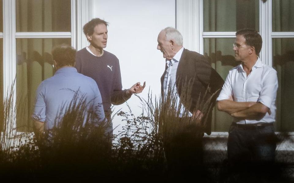 'Besluiten worden niet meer netjes in het parlement of in de Trêveszaal genomen, maar in het Catshuis (foto) of aan tafel met lobbyisten.' 