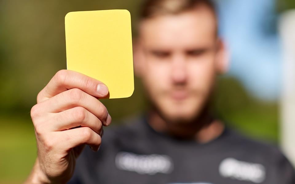 Een pilot met tijdstraffen voor gele kaarten leverde positieve resultaten op.