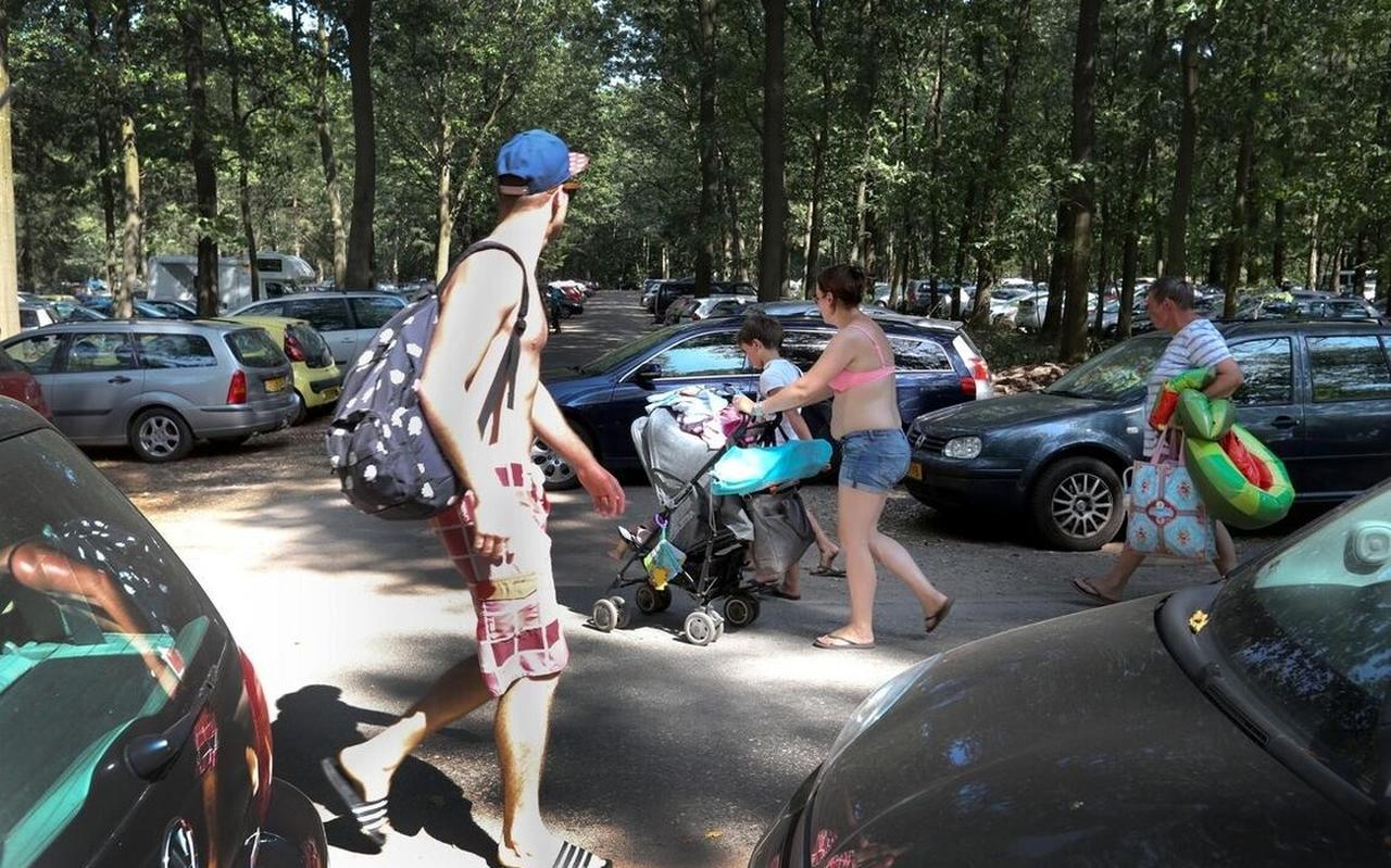 Zomerse parkeerdrukte bij het Gasselterveld. Zomerse parkeerdrukte bij het Gasselterveld.