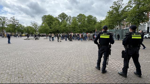 Twee belagers van tegendemonstranten ‘protest tegen immigratie’ hebben zich gemeld bij de politie