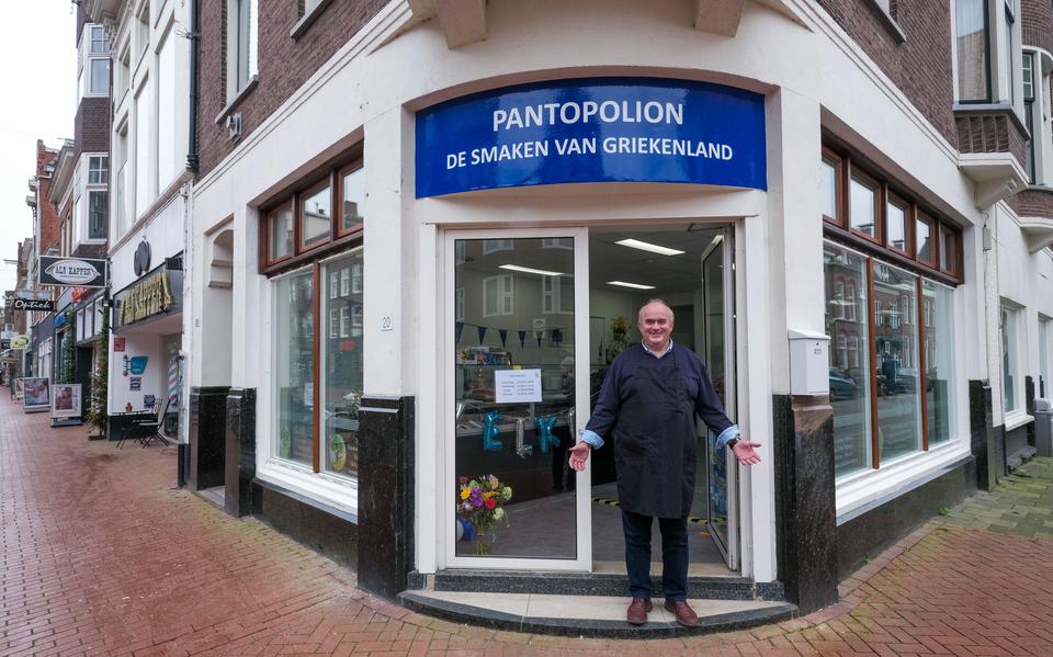 Ilias Kotsiris opent een Griekse eetwinkel aan de Nieuwe Ebbingestraat in Groningen. 